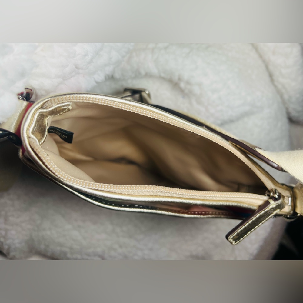 NWOT-Coach Julia Legacy Swing Pack - Picture 5 of 9